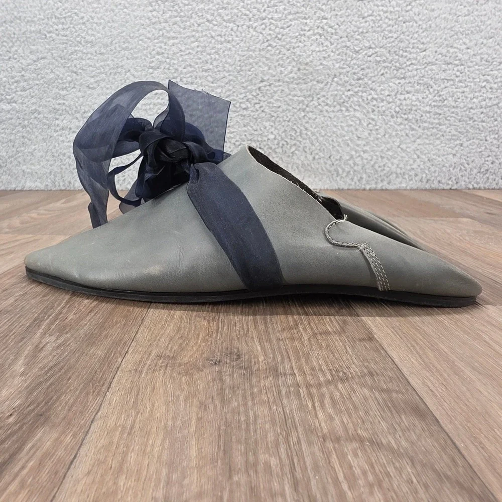 SULU Women's 38 Gray Leather Pointed‎ Toe Flats with Navy Ribbon Slip On Slides